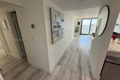 Copropriété à louer à North Miami, Floride: 2 chambres, 99.41 m2 № 2041480 - photo 2