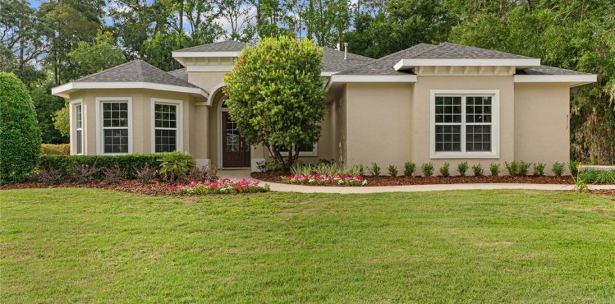 House in Ocala, Florida 4 bedrooms, 220.55 sq.m. № 2140181