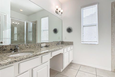 House in Davenport, Florida 8 bedrooms, 295.06 sq.m. № 1489040 - photo 23