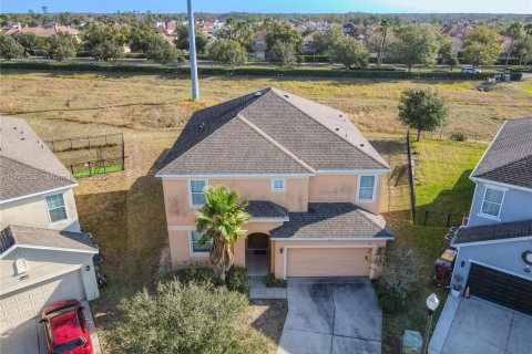 House in Davenport, Florida 8 bedrooms, 295.06 sq.m. № 1489040 - photo 4