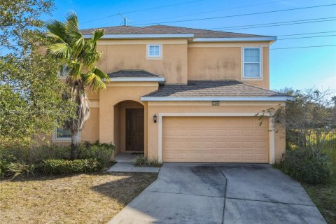 House in Davenport, Florida 8 bedrooms, 295.06 sq.m. № 1489040 - photo 2