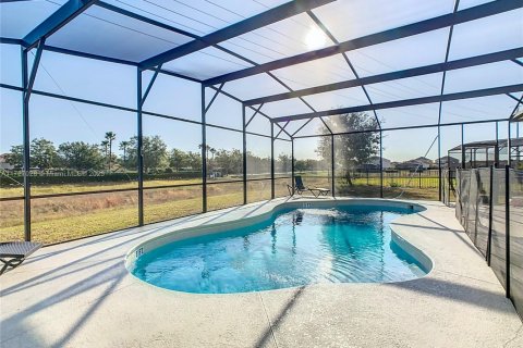 House in Davenport, Florida 8 bedrooms, 295.06 sq.m. № 1489040 - photo 30