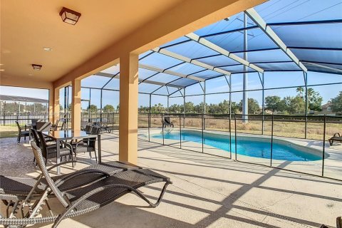House in Davenport, Florida 8 bedrooms, 295.06 sq.m. № 1489040 - photo 27