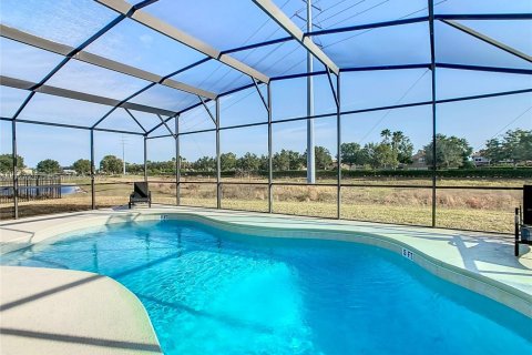 House in Davenport, Florida 8 bedrooms, 295.06 sq.m. № 1489040 - photo 28