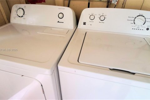 Copropriété à vendre à Miami, Floride: 2 chambres, 90.86 m2 № 2052334 - photo 12