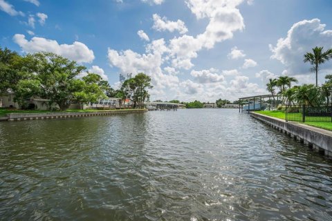 Casa en venta en Saint Petersburg, Florida, 3 dormitorios, 190.26 m2 № 2198301 - foto 28