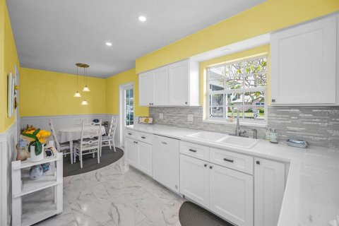 Casa en venta en Saint Petersburg, Florida, 3 dormitorios, 190.26 m2 № 2198301 - foto 18