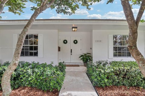 Casa en venta en Palmetto Bay, Florida, 4 dormitorios, 213.68 m2 № 1706574 - foto 3