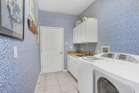 House in Tampa, Florida 4 bedrooms, 263.38 sq.m. № 2097547 - photo 23