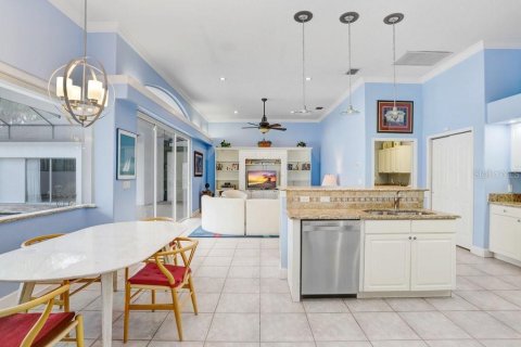 House in Tampa, Florida 4 bedrooms, 263.38 sq.m. № 2097547 - photo 16