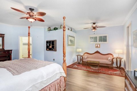 House in Tampa, Florida 4 bedrooms, 263.38 sq.m. № 2097547 - photo 26