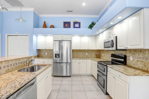 House in Tampa, Florida 4 bedrooms, 263.38 sq.m. № 2097547 - photo 17