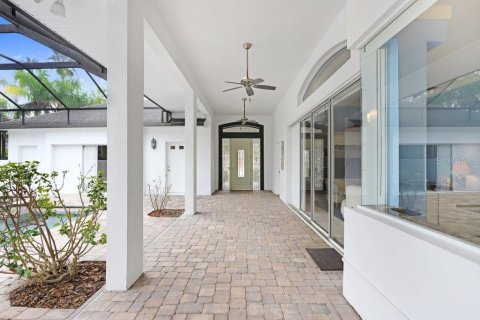 House in Tampa, Florida 4 bedrooms, 263.38 sq.m. № 2097547 - photo 9