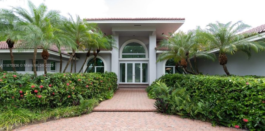 House in Palmetto Bay, Florida 5 bedrooms, 389.63 sq.m. № 1921707
