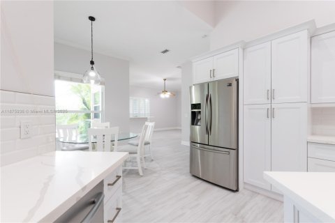 Casa en venta en Palmetto Bay, Florida, 5 dormitorios, 389.63 m2 № 1921707 - foto 17