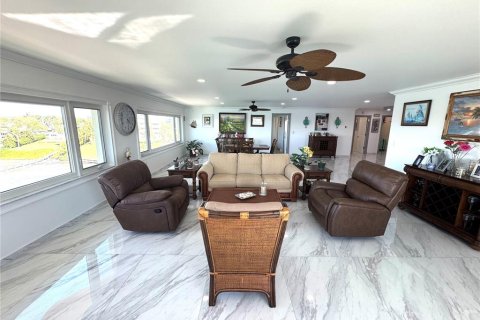 Condo in Belleair Bluffs, Florida, 2 bedrooms  № 1815148 - photo 5