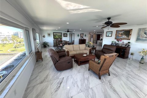 Condo in Belleair Bluffs, Florida, 2 bedrooms  № 1815148 - photo 3