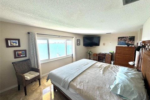 Condo in Belleair Bluffs, Florida, 2 bedrooms  № 1815148 - photo 21