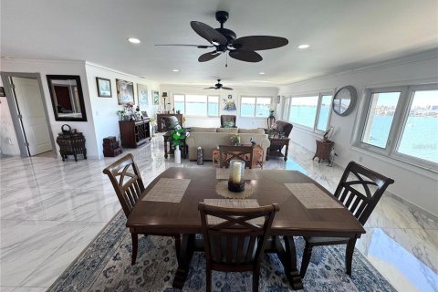 Condo in Belleair Bluffs, Florida, 2 bedrooms  № 1815148 - photo 2