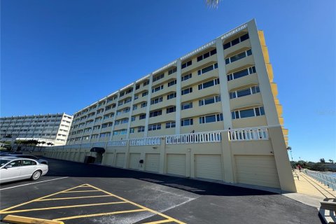 Condo in Belleair Bluffs, Florida, 2 bedrooms  № 1815148 - photo 1