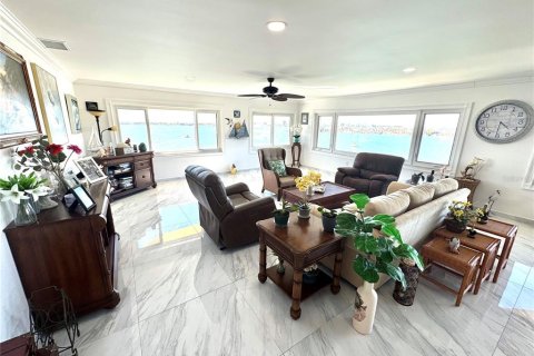 Condo in Belleair Bluffs, Florida, 2 bedrooms  № 1815148 - photo 7