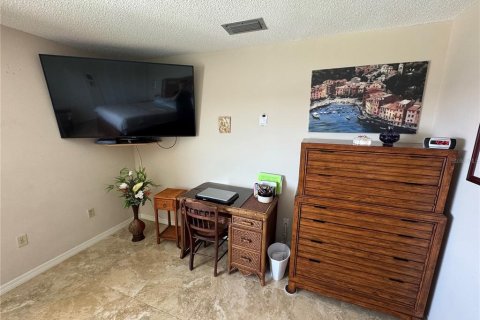 Condo in Belleair Bluffs, Florida, 2 bedrooms  № 1815148 - photo 22