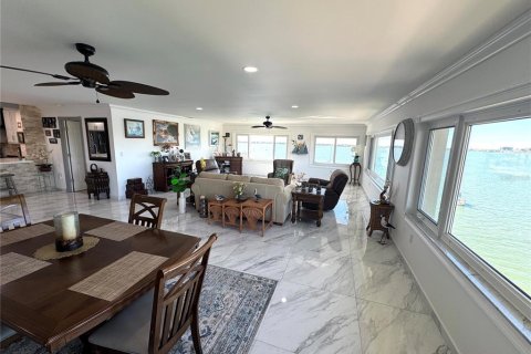 Condo in Belleair Bluffs, Florida, 2 bedrooms  № 1815148 - photo 4