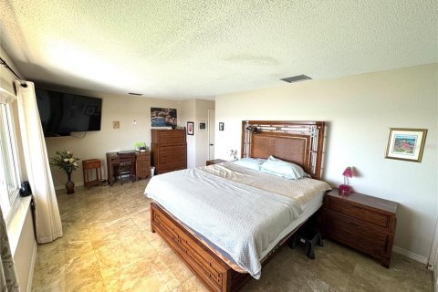 Condo in Belleair Bluffs, Florida, 2 bedrooms  № 1815148 - photo 13