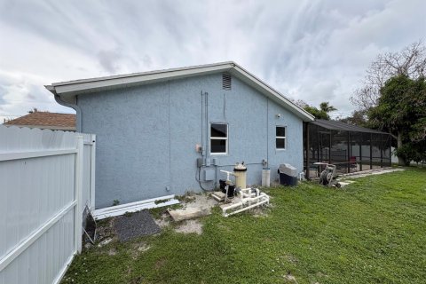 House in Port St. Lucie, Florida 3 bedrooms, 113.9 sq.m. № 2402487 - photo 25