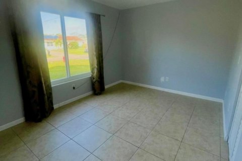 House in Port St. Lucie, Florida 3 bedrooms, 113.9 sq.m. № 2402487 - photo 7