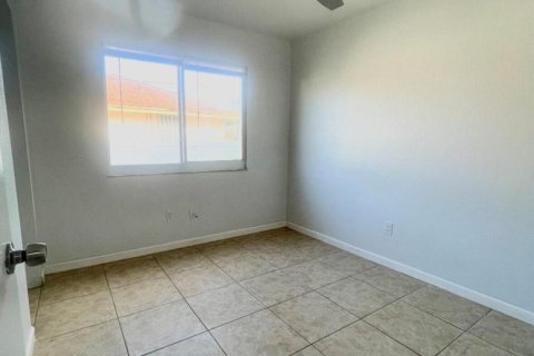 House in Port St. Lucie, Florida 3 bedrooms, 113.9 sq.m. № 2402487 - photo 9