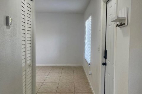 House in Port St. Lucie, Florida 3 bedrooms, 113.9 sq.m. № 2402487 - photo 6