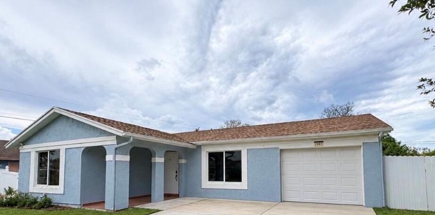 House in Port St. Lucie, Florida 3 bedrooms, 113.9 sq.m. № 2402487