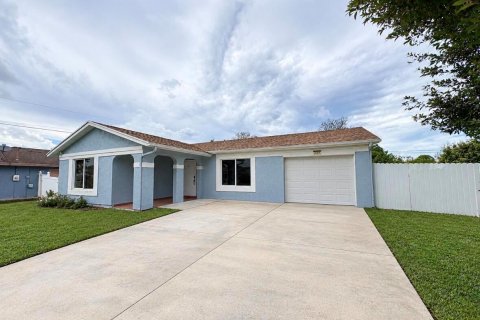 House in Port St. Lucie, Florida 3 bedrooms, 113.9 sq.m. № 2402487 - photo 21