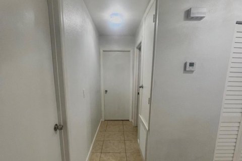 House in Port St. Lucie, Florida 3 bedrooms, 113.9 sq.m. № 2402487 - photo 10