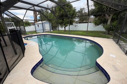 House in Port St. Lucie, Florida 3 bedrooms, 113.9 sq.m. № 2402487 - photo 14