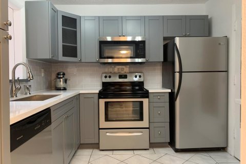 Condo in Plantation, Florida, 1 bedroom  № 2260034 - photo 4