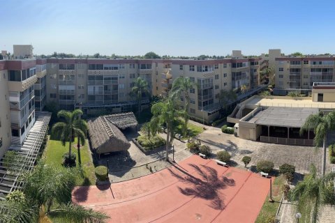Condo in Plantation, Florida, 1 bedroom  № 2260034 - photo 24