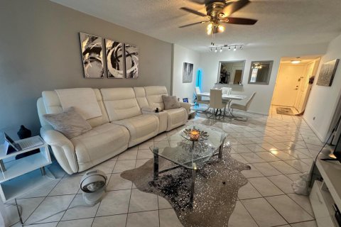 Condo in Plantation, Florida, 1 bedroom  № 2260034 - photo 12