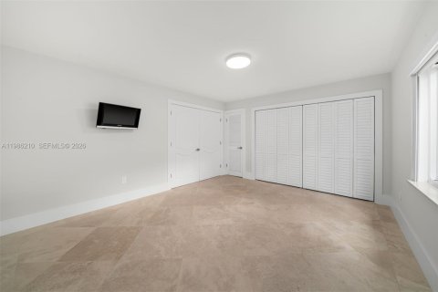 Снять в аренду виллу или дом в Корал-Гейблс, Флорида 7 спален, 468.23м2, № 2048201 - фото 26