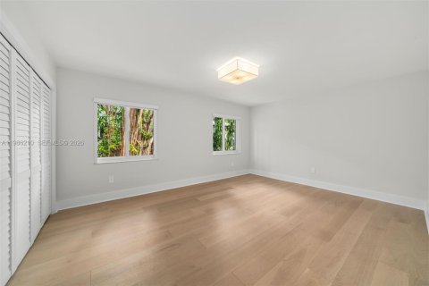 Снять в аренду виллу или дом в Корал-Гейблс, Флорида 7 спален, 468.23м2, № 2048201 - фото 24