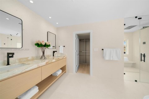 Снять в аренду виллу или дом в Корал-Гейблс, Флорида 7 спален, 468.23м2, № 2048201 - фото 19