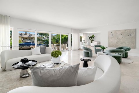 Снять в аренду виллу или дом в Корал-Гейблс, Флорида 7 спален, 468.23м2, № 2048201 - фото 8