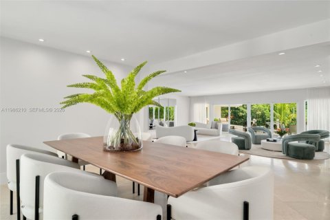 Снять в аренду виллу или дом в Корал-Гейблс, Флорида 7 спален, 468.23м2, № 2048201 - фото 9