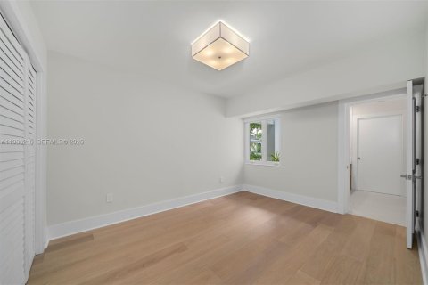 Снять в аренду виллу или дом в Корал-Гейблс, Флорида 7 спален, 468.23м2, № 2048201 - фото 23