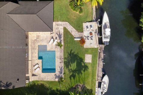 Дом в Корал-Гейблс, Флорида 7 спален, 468.23м2 № 2048201