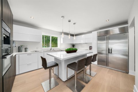 Снять в аренду виллу или дом в Корал-Гейблс, Флорида 7 спален, 468.23м2, № 2048201 - фото 10