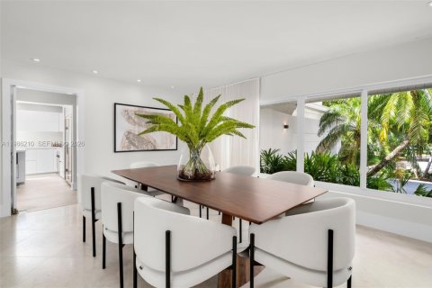 Снять в аренду виллу или дом в Корал-Гейблс, Флорида 7 спален, 468.23м2, № 2048201 - фото 4