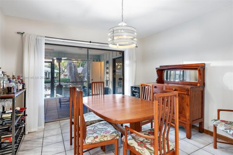 House in Jupiter, Florida 4 bedrooms, 218.97 sq.m. № 1846187 - photo 10