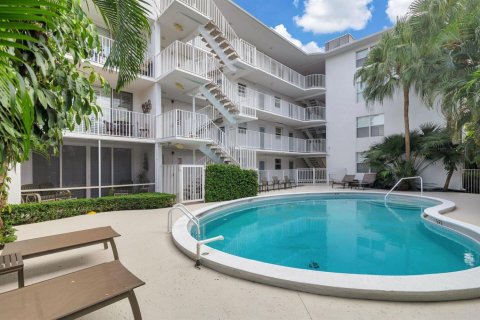 Copropriété à vendre à Palm Beach, Floride: 1 chambre, 63.55 m2 № 2431569 - photo 12
